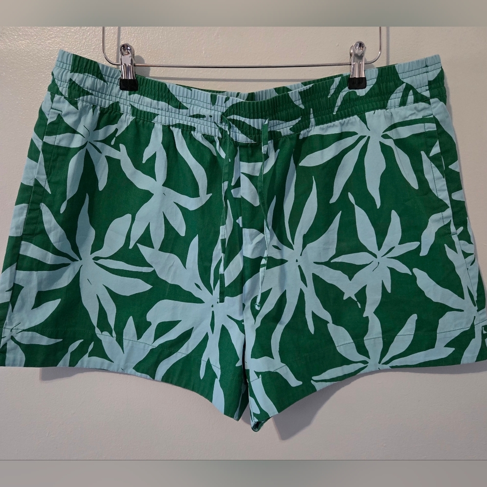 NWOT Womens Size XXL Free Assembly Shorts Green Floral Tropical Theme